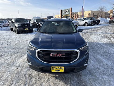 Used 2021 GMC Terrain SLE w/ Driver Convenience Package image 3