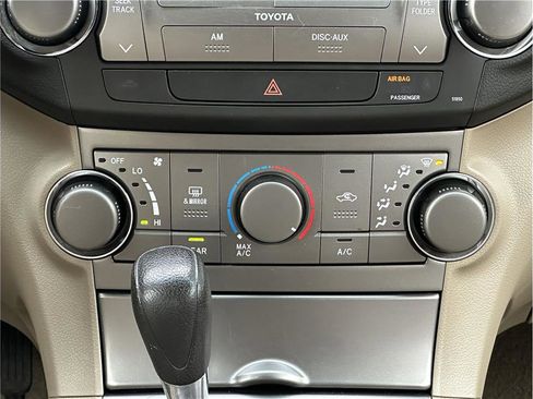 Used 2010 Toyota Highlander 4WD image 24