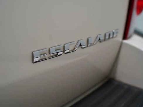 Used 2013 Cadillac Escalade Platinum AWD/4WD image 11