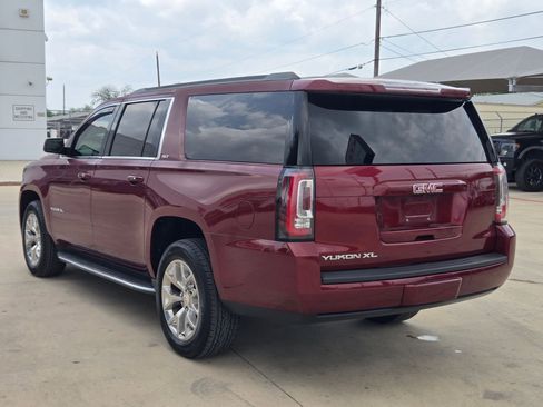 Used 2016 GMC Yukon XL SLT w/ Open Road Package image 5