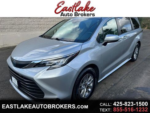 Used 2022 Toyota Sienna LE image 1