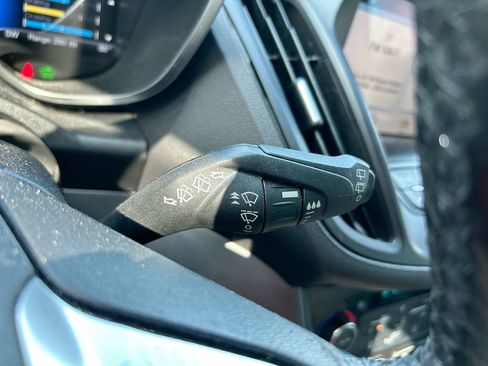 Used 2017 Ford C-MAX Energi SE w/ Equipment Group 401A FWD image 18