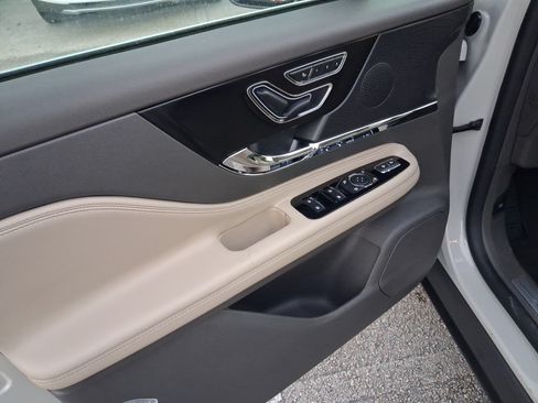 Certified 2024 Lincoln Corsair FWD image 12