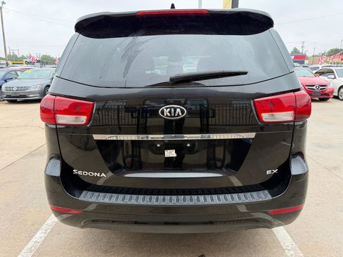 Used 2017 Kia Sedona EX FWD image 6
