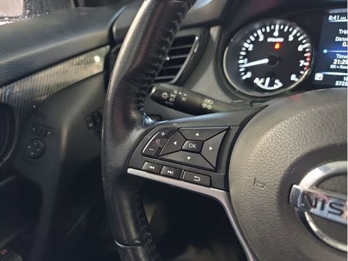 Used 2017 Nissan Rogue SL image 26