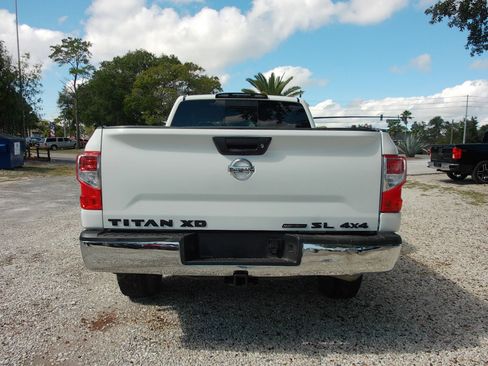 Used 2018 Nissan Titan SV AWD/4WD image 6