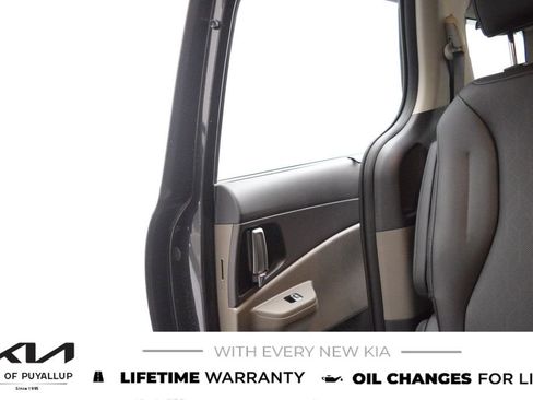 New 2026 Kia Carnival EX image 13