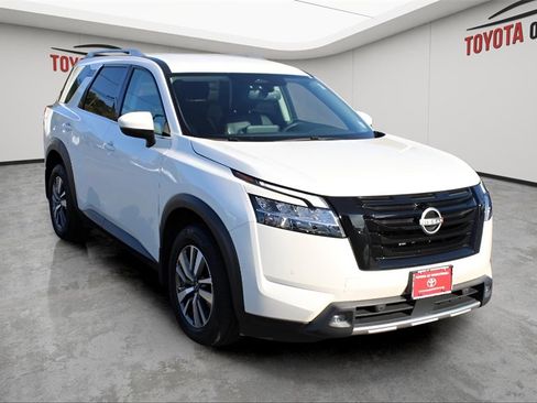 Used 2022 Nissan Pathfinder SL w/ SL Black Package image 7