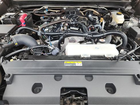 Used 2025 Toyota Tacoma SR5 w/ SR5 Upgrade Package AWD/4WD image 31