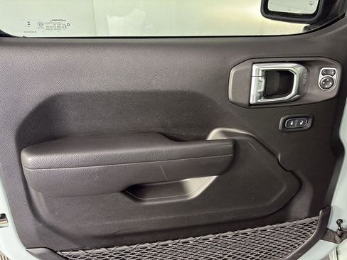 Used 2024 Jeep Wrangler Unlimited w/ Convenience Group AWD/4WD image 26