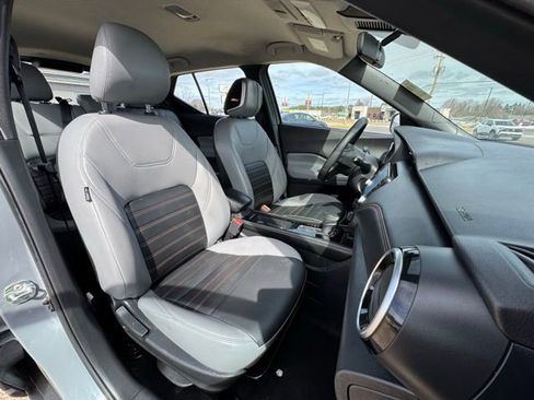 Used 2023 Nissan Kicks SR w/ SR Premium Package FWD image 11