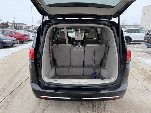 Used 2017 Chrysler Pacifica Touring-L Plus w/ Advanced Safetytec Group image 12