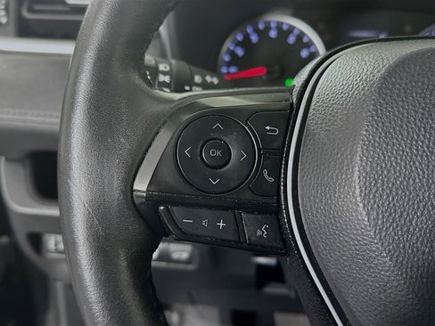 Used 2021 Toyota RAV4 XLE Premium image 16