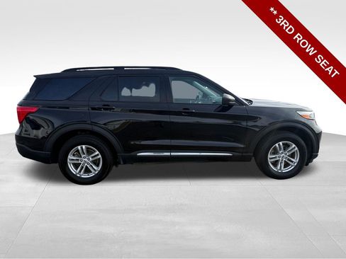 Used 2023 Ford Explorer XLT w/ Class IV Trailer Tow Package image 8