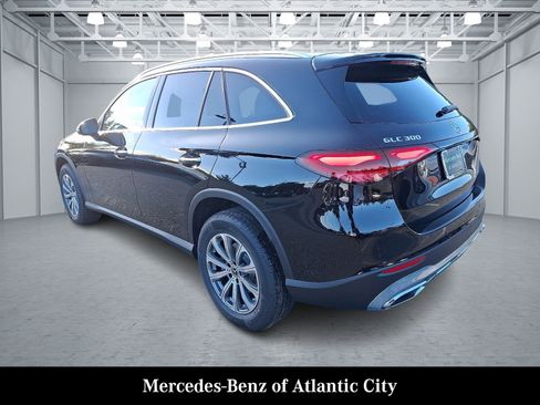 Used 2026 Mercedes-Benz GLC 300 4MATIC image 3