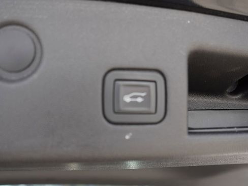 Used 2019 Chevrolet Equinox LT FWD image 20