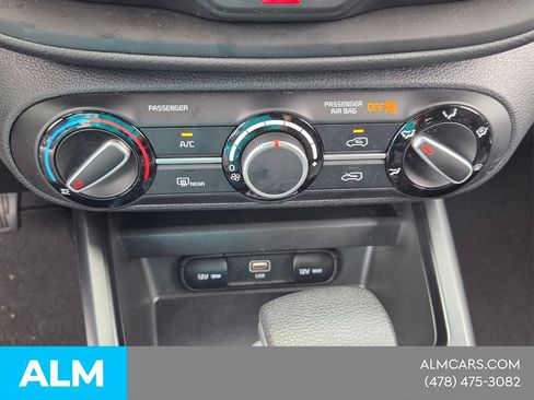 Used 2025 Kia Soul LX w/ LX Technology Package FWD image 19