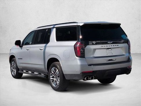 Used 2025 Chevrolet Suburban Z71 AWD/4WD image 8