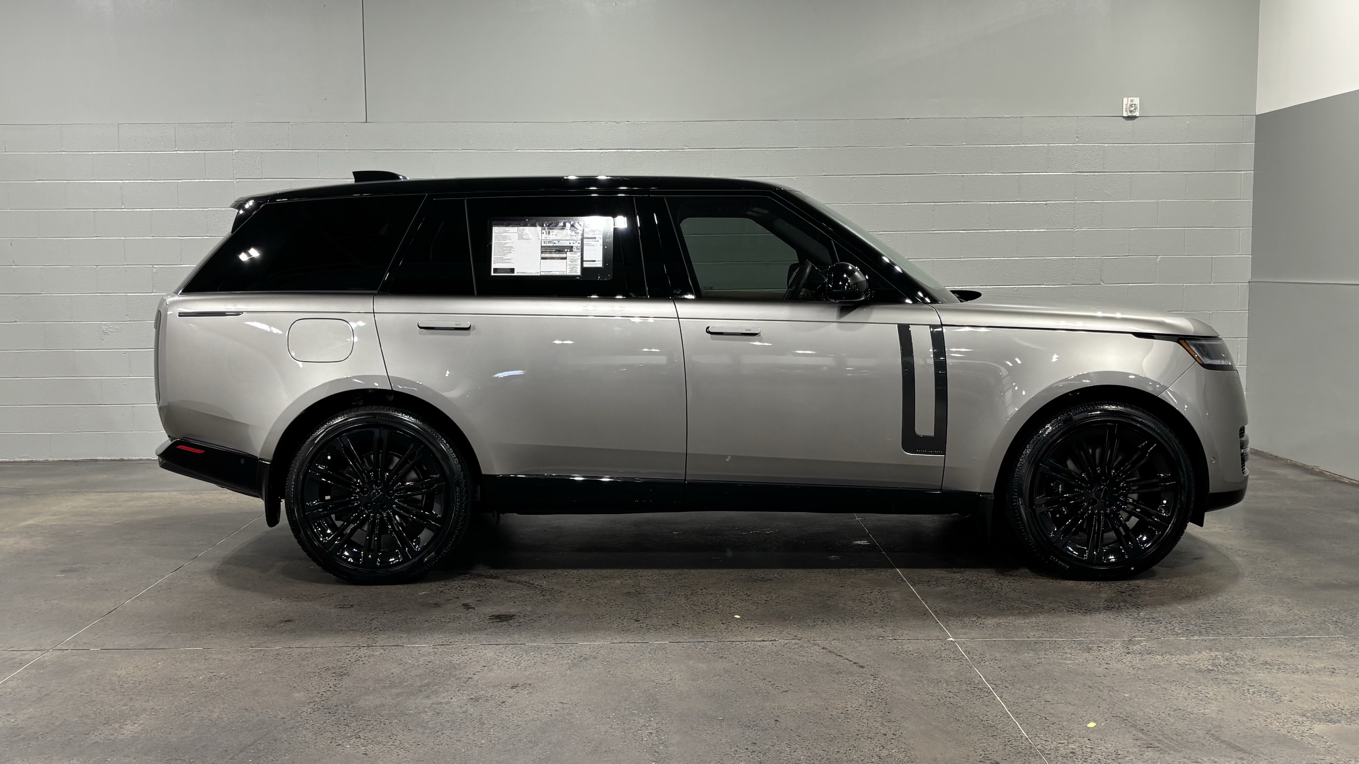 New 2026 Land Rover Range Rover Long Wheelbase Autobiography AWD/4WD image 13
