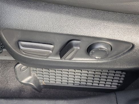 Used 2023 Toyota Sienna XSE image 22