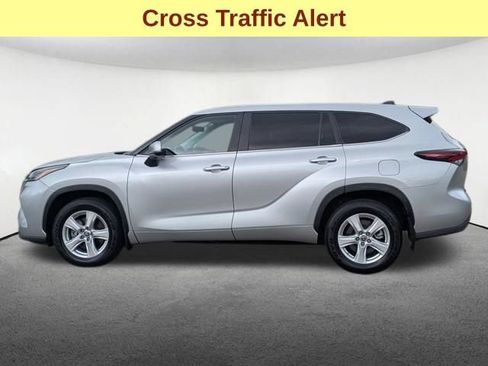 Certified 2024 Toyota Highlander LE AWD/4WD image 10