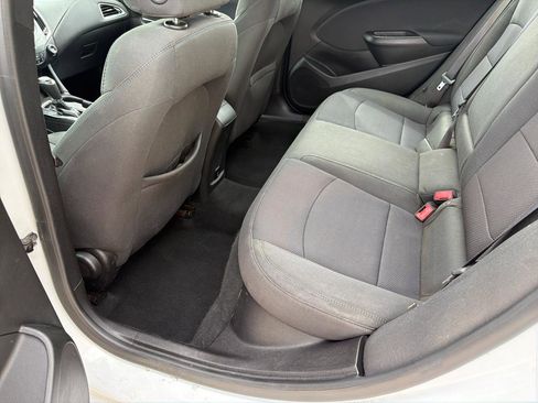 Used 2017 Chevrolet Cruze LT FWD image 19