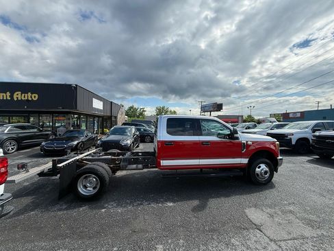 Used 2017 Ford F350 XLT w/ Snow Plow Prep Package AWD/4WD image 8