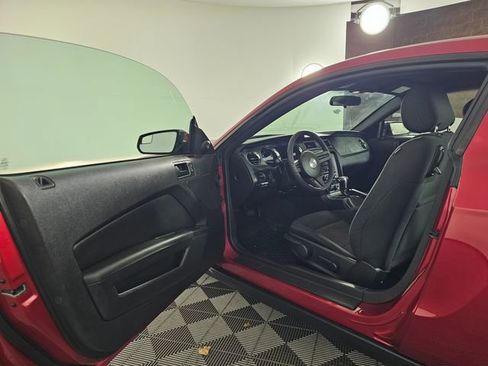 Used 2012 Ford Mustang GT image 17