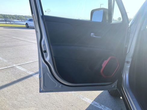 Used 2018 Jeep Renegade Trailhawk AWD/4WD image 10