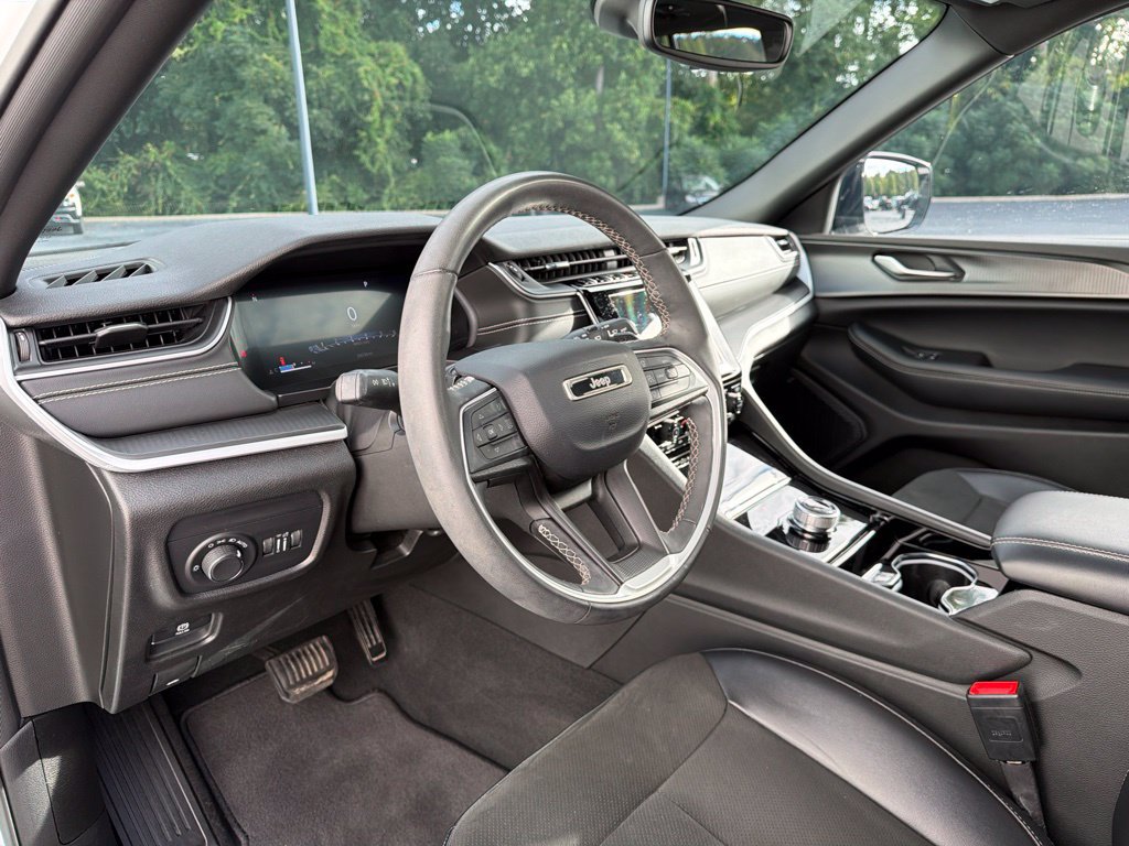 Used 2023 Jeep Grand Cherokee Altitude AWD/4WD image 40