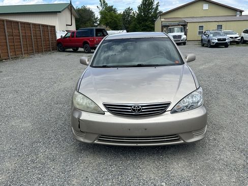 Used 2005 Toyota Camry LE FWD image 24
