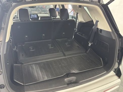 Used 2023 Nissan Pathfinder SL w/ Lighting Package (N92) FWD image 22