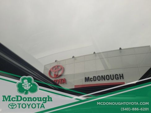 Certified 2025 Toyota Sienna Platinum image 32