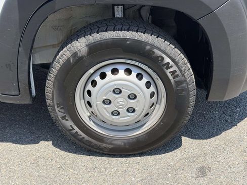 Used 2025 RAM ProMaster 2500 w/ Convenience Group FWD image 24
