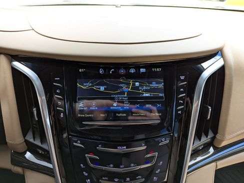 Used 2020 Cadillac Escalade Platinum AWD/4WD image 22