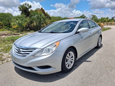 Used 2013 Hyundai Sonata GLS FWD image 2