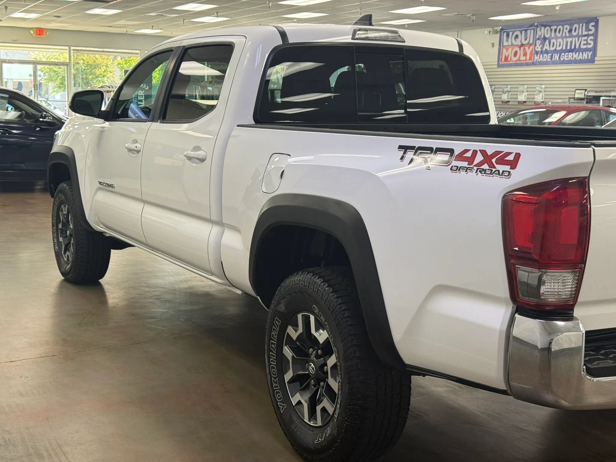 Used 2017 Toyota Tacoma TRD Off-Road w/ Tow Package AWD/4WD image 5