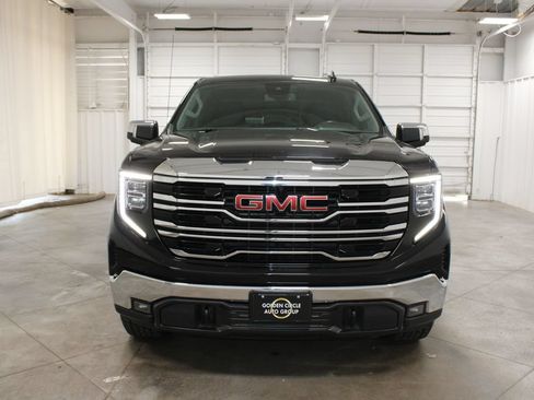 Used 2022 GMC Sierra 1500 SLT w/ SLT Convenience Package AWD/4WD image 3