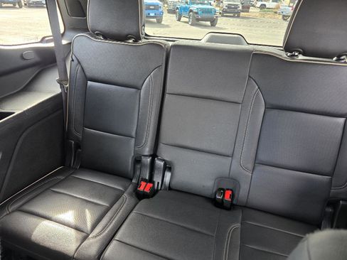 Used 2022 GMC Yukon SLT w/ SLT Premium Package AWD/4WD image 12