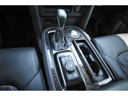Used 2024 Nissan Armada Platinum w/ Captain's Chairs Package RWD image 27