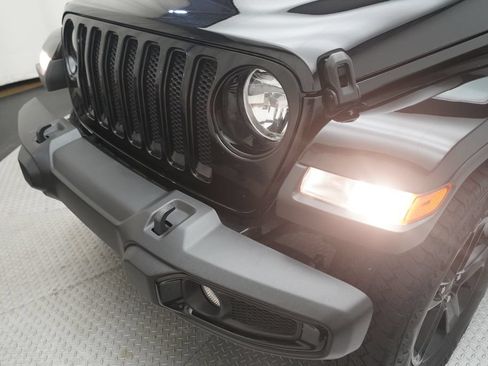 Used 2023 Jeep Wrangler Unlimited Sahara AWD/4WD image 22