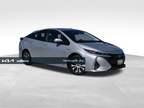 Used 2020 Toyota Prius Prime LE image 1