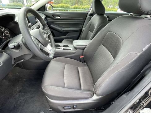 Used 2025 Nissan Altima 2.5 SV image 11