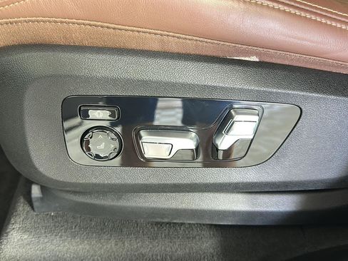 Used 2022 BMW X5 xDrive40i w/ M Sport Package AWD/4WD image 13