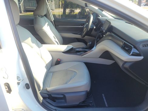 Used 2021 Toyota Camry SE w/ Audio Upgrade Package FWD image 7