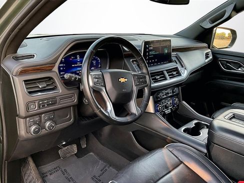 Used 2023 Chevrolet Suburban Premier image 17