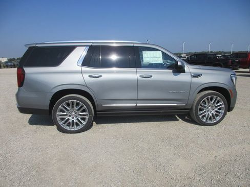 New 2026 GMC Yukon Denali w/ Denali Reserve Package AWD/4WD image 3