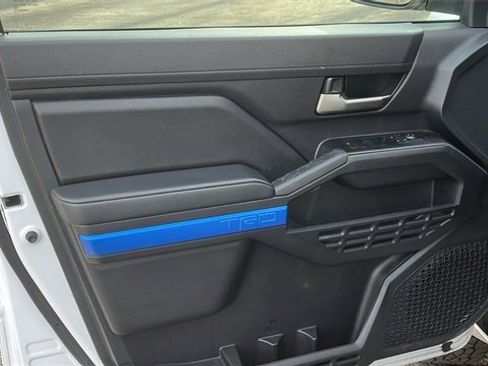 Used 2024 Toyota Tacoma TRD Off-Road image 9