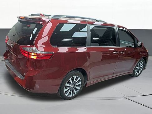 Used 2020 Toyota Sienna LE w/ LE Preferred Package image 5