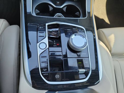 Used 2025 BMW X7 M60i AWD/4WD image 44